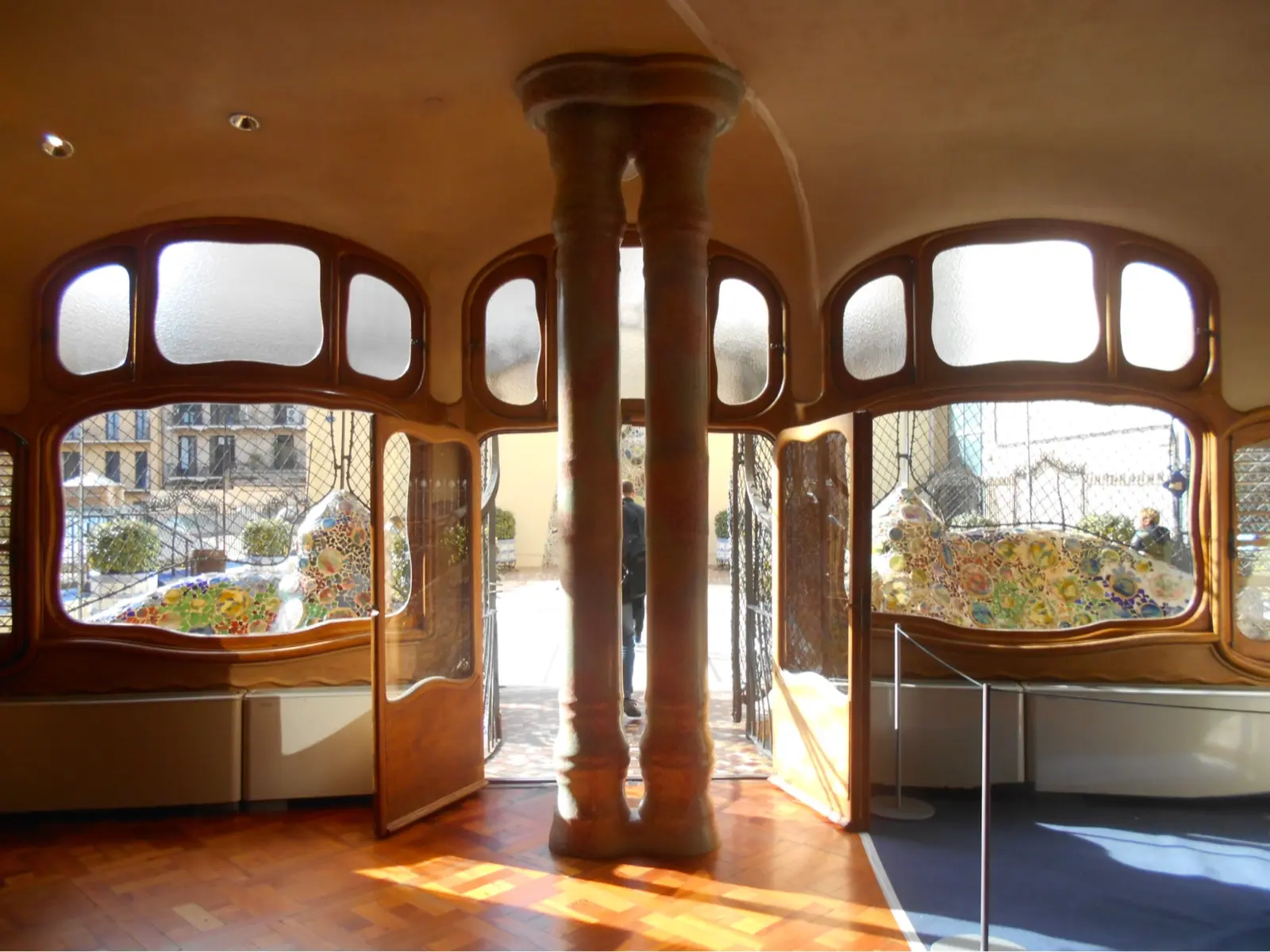 Interior Columns for Homes: Types, Materials and Ways to Use Them