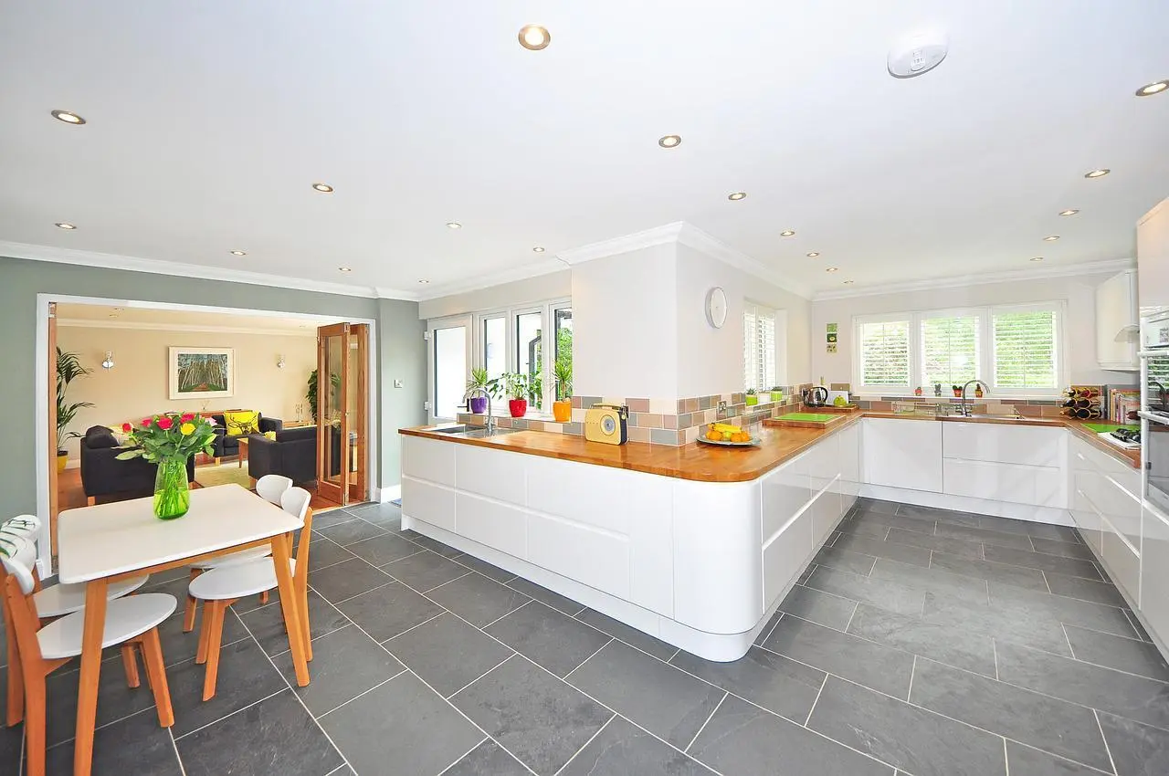 How to Choose Kitchen Floor Tiles: 4 Checks Before You Buy