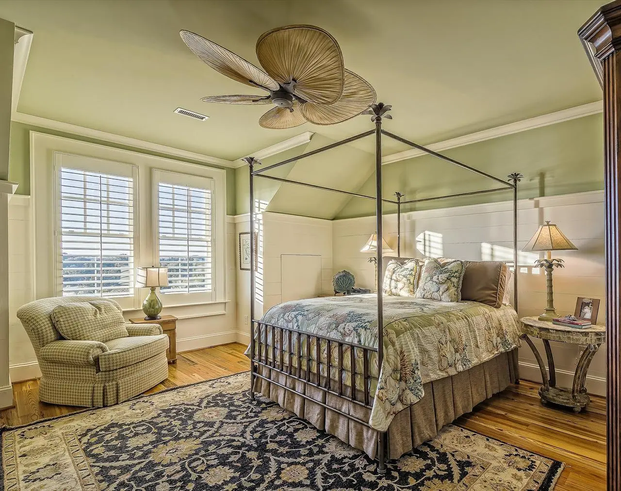 Vintage Bedroom Ideas: 5 Ways to Mix Old and New