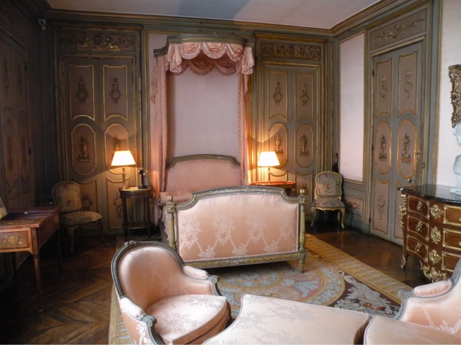 Modern French Interior Design: Parisian Apartment Style